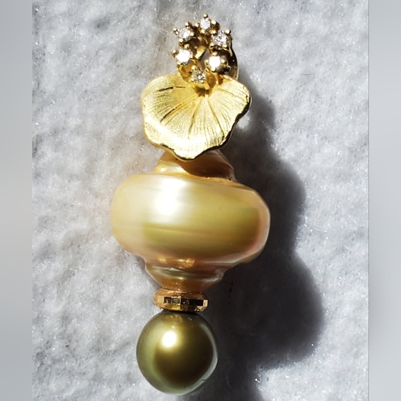 18K YG Golden South Sea & Golden Moss Green Tahitian Pearl Pendant w/ 6 Diamonds - Picture 2 of 8